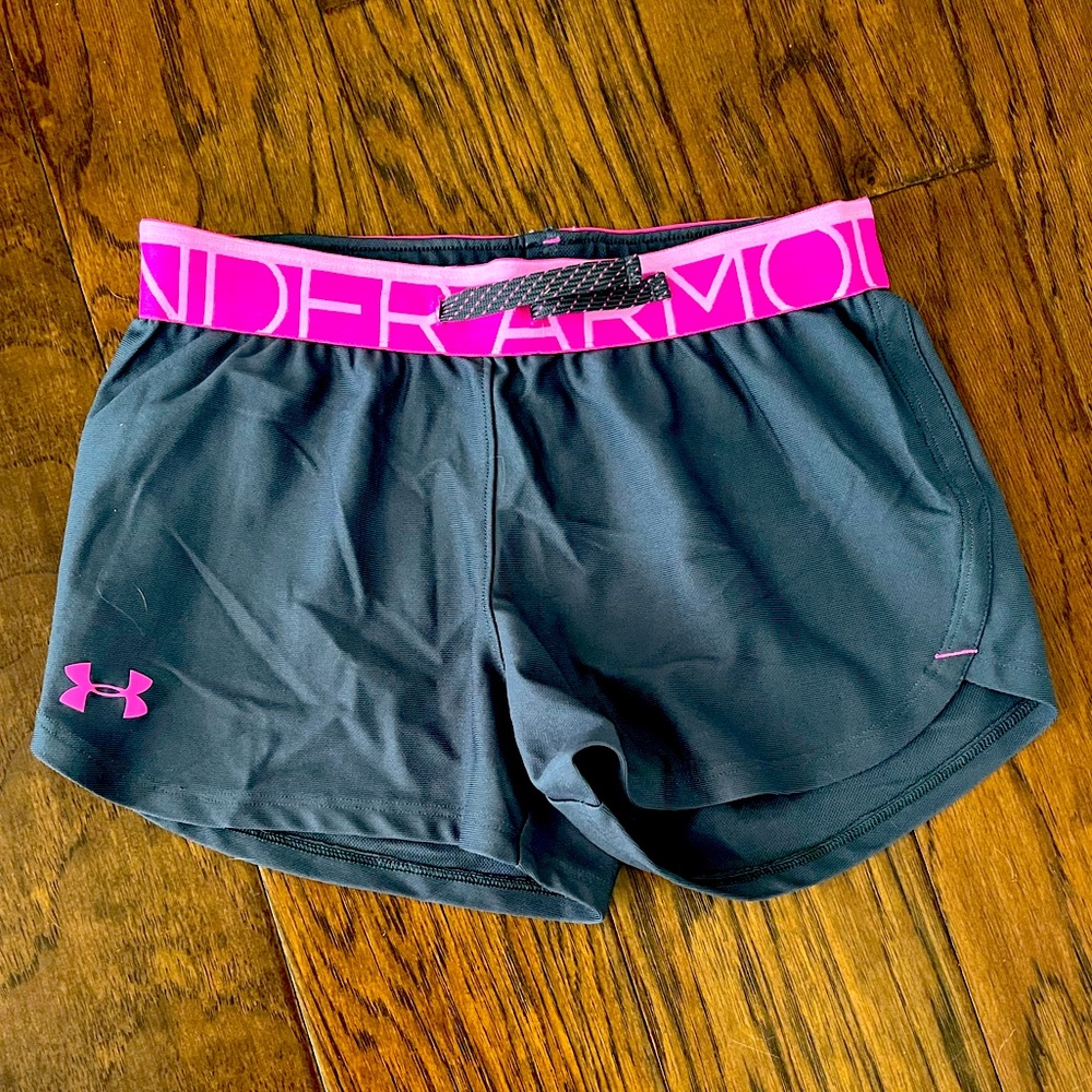 Underarmour youth shorts size M